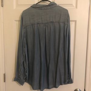 American Eagle Outfitters Tops - AEO Boyfriend Fit Denim Shirt American Eagle Outfitters Tops - AEO Boyfriend Fit Denim Shirt